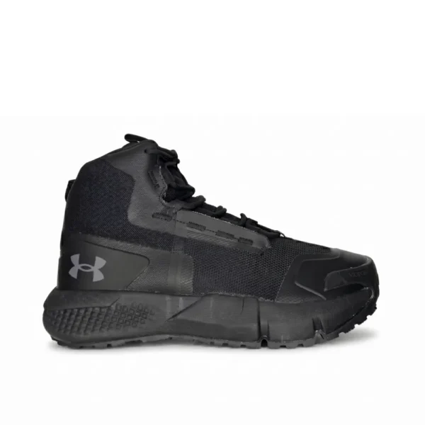 Bota táctica Under Armour Charged Nacional Mid color negro con suela Vibram XS Trek y amortiguación Charged Cushioning. Calzado ligero de 6 pulgadas con refuerzos PU para policía, ejército y outdoor en Colombia. Envíos a Bogotá, Medellín, Cali.