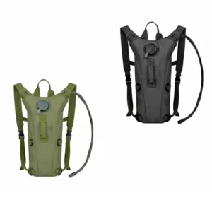 Cantimplora táctica tipo CamelBak de 2.5 litros en nylon resistente, disponible en negro y verde olivo. Sistema de hidratación con manguera de 1 metro, espaldar ergonómico y bolsillo para accesorios. Ideal para senderismo, ciclismo y actividades outdoor en Colombia, cali, tulua, palmira