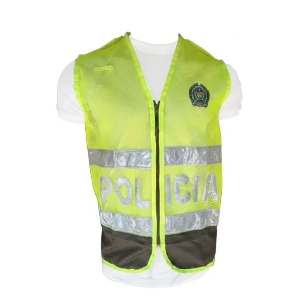 Chaleco reflectivo oficial Policía Nacional color amarillo fluorescente con bandas reflectivas plateadas horizontales y escudo institucional bordado. Chaleco de malla transpirable con cierre frontal para seguridad vial, control de tráfico y operaciones nocturnas. Cali, Medellin, Bogota, Palmira, Tulua, Cartago, Pereira. Army Store, tienda Tactica.