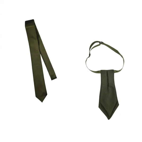 Corbata reglamentaria Policía Nacional No. 3 en color verde oliva satinado. Disponible en modelo corriente tradicional y tipo clip con elástico ajustable. Accesorio de uniforme de gala y servicio administrativo para oficiales y suboficiales. Cali, Medellin, Bogota, Palmira, Tulua, Cartago, Pereira. Army Store, tienda Tactica.