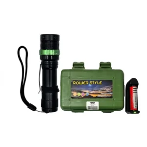 Linterna táctica LED negra con aro verde distintivo, incluye caja rígida verde Power Style y cargador de batería. Linterna recargable potente para uso policial, militar, camping y EDC. Cali, Medellin, Bogota, Palmira, Tulua, Cartago, Pereira. Army Store, tienda Tactica.
