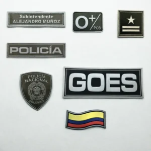 Parches tácticos de PVC/PVS impermeables de la Policía Nacional de Colombia: placa Subintendente Alejandro Muñoz, tipo sangre O+, insignia de rango, escudo institucional, parche GOES y bandera colombiana. Con velcro para morrales y chalecos tácticos. Cali, Medellin, Bogota, Palmira, Tulua, Cartago, Pereira. Army Store, tienda Tactica.
